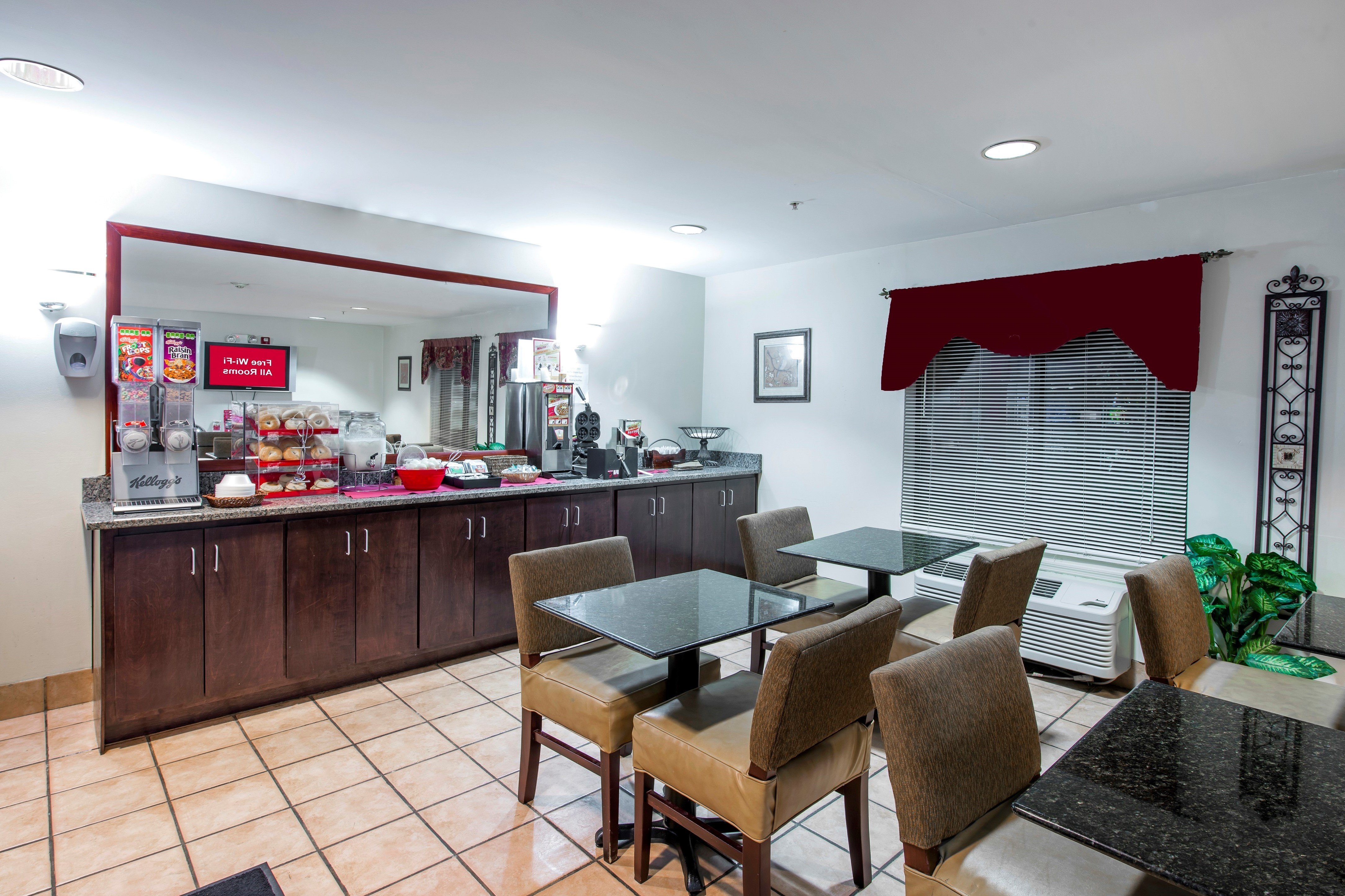 Red Roof Inn & Suites Savannah Airport 25/36