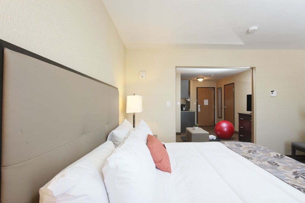 Pomeroy Inn Suites At Olds 26/59