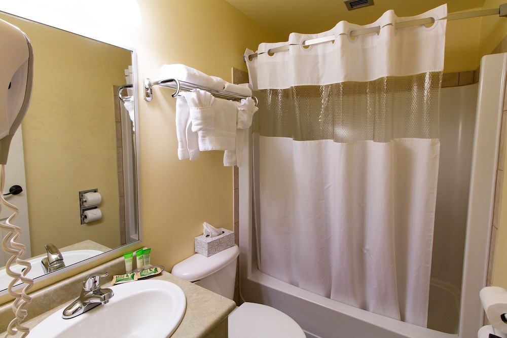 Park West Inn 42/42