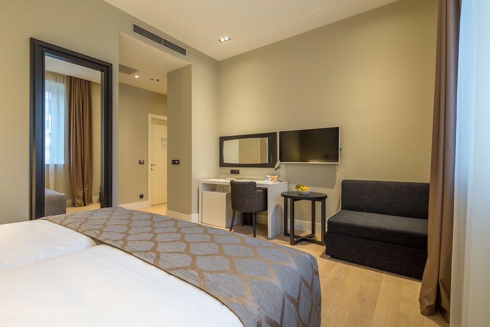 SUPERIOR, DOUBLE OR TWIN BED, CITY VIEW