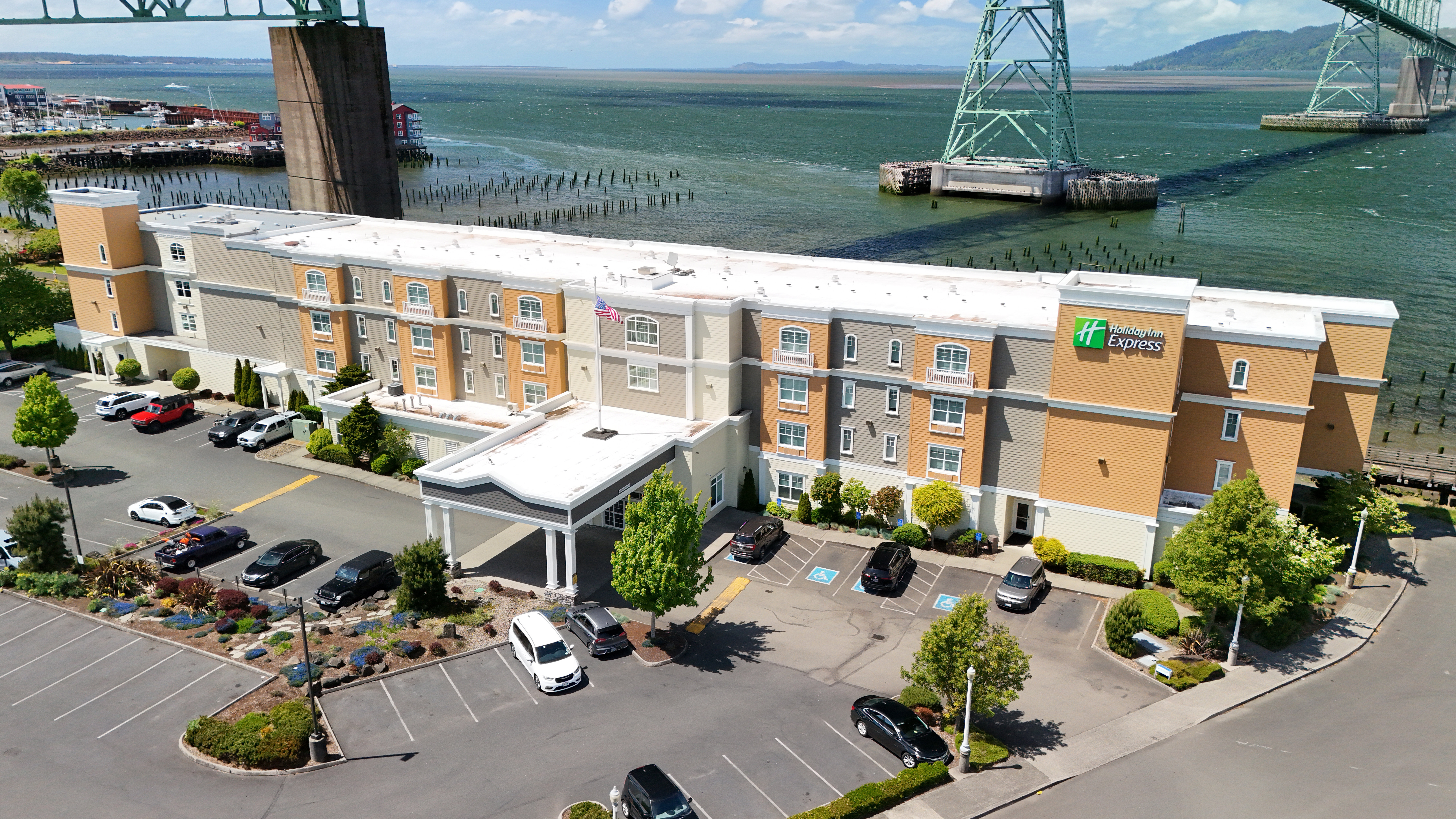 Holiday Inn Express Hotel Suites Astoria 2/69
