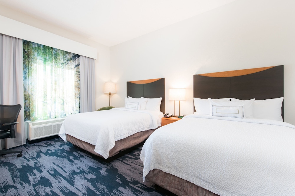 room, multiple beds