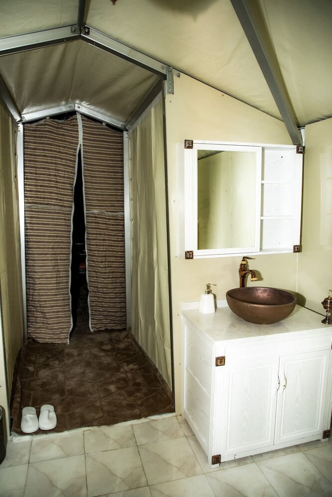Luxury Desert Camp 15/50