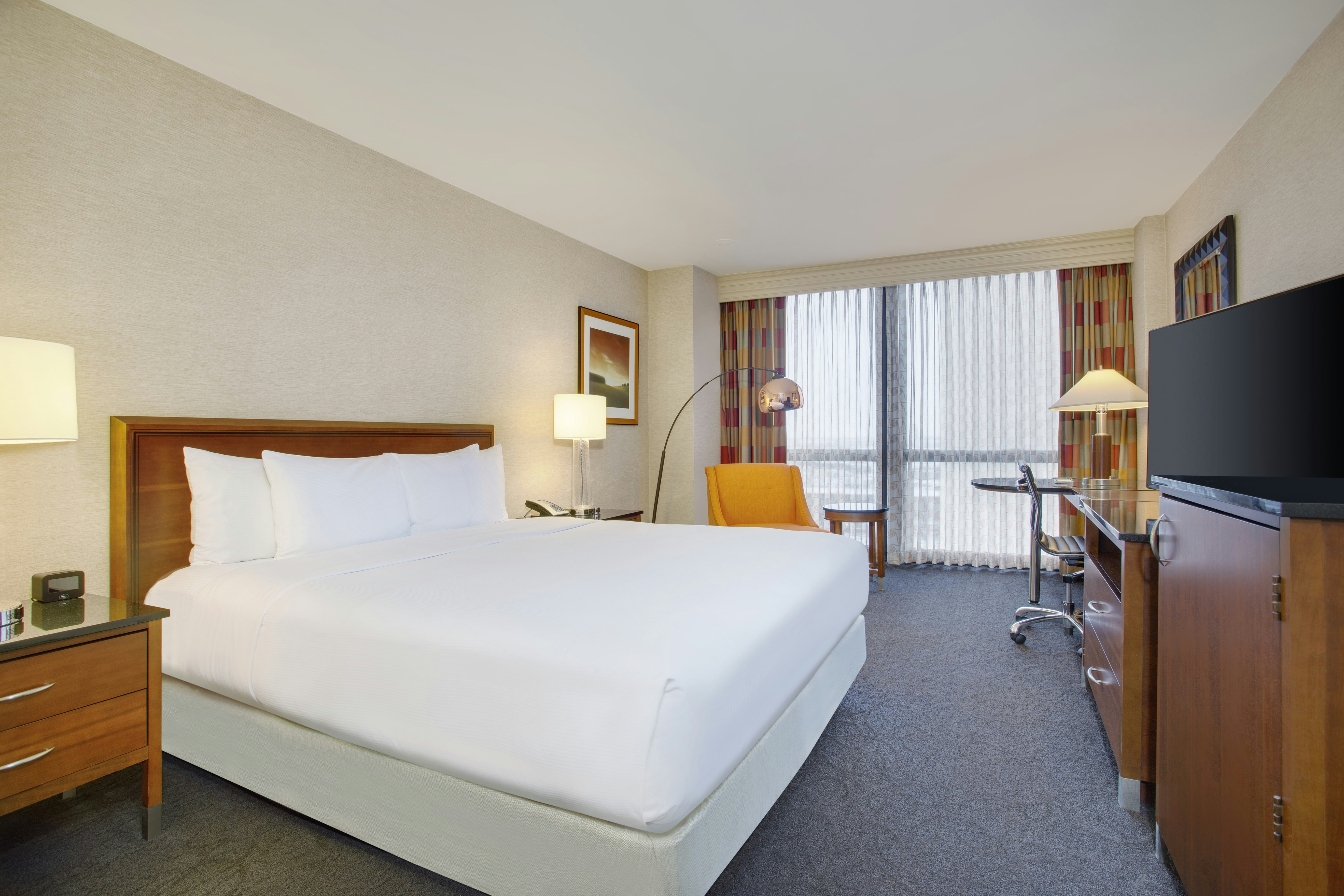 ROOM, KING BED