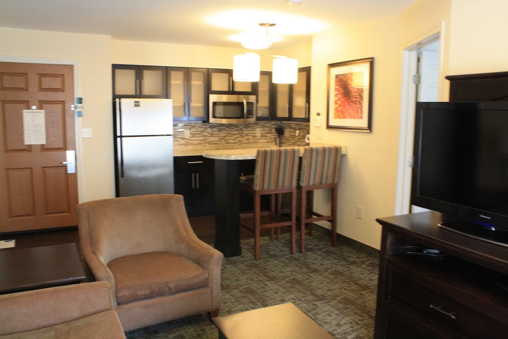Staybridge Suites Minot 45/62