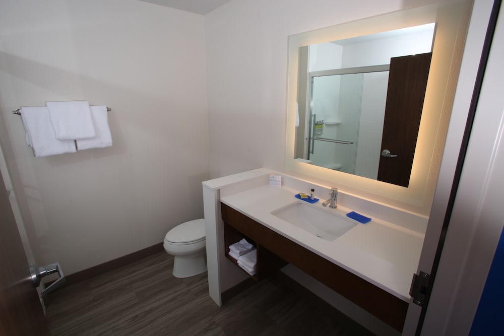 Holiday Inn Express Mccook 19/45
