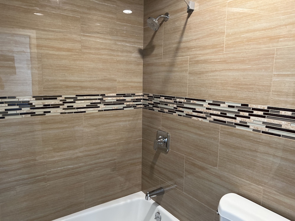 Walnut Inn & Suites 43/44