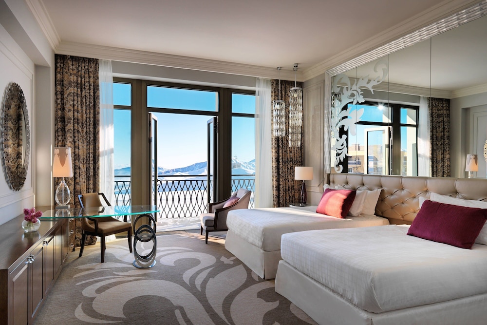Deluxe, 2 Queen Beds, Resort View, Balcony, Smoking