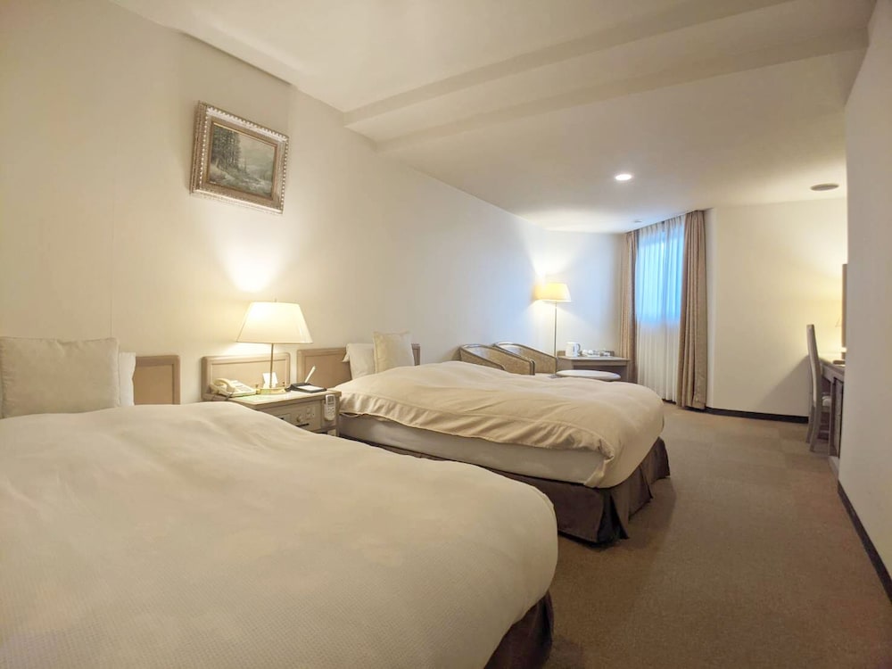 Hotel New Century 17/70