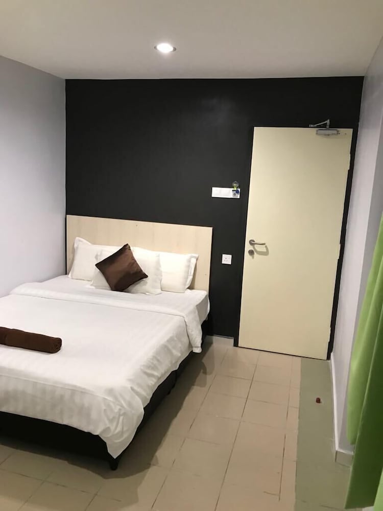 Seri Kangsar KK Hotel 8/34