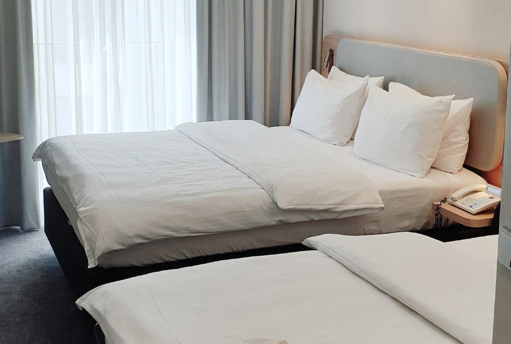غرفة قياسية بسرير كوين في طابق منخفض في الطابق الأرضي، HOLIDAY INN EXPRESS BADEN BADEN 3/5