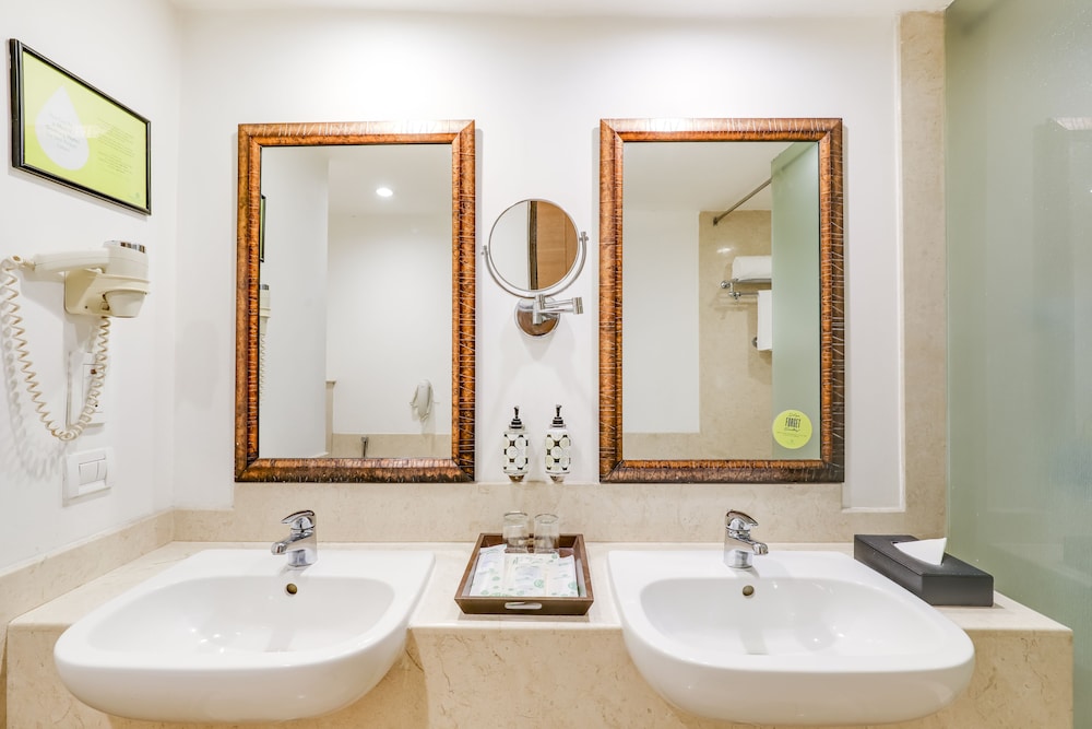 Lemon Tree Premier 1 Leisure Valley Gurugram 59/60