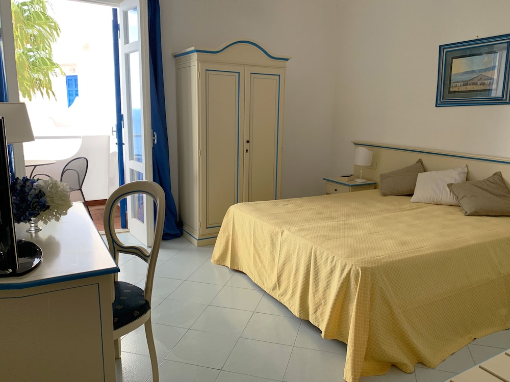 Comfort, Partial Sea View, Balcony