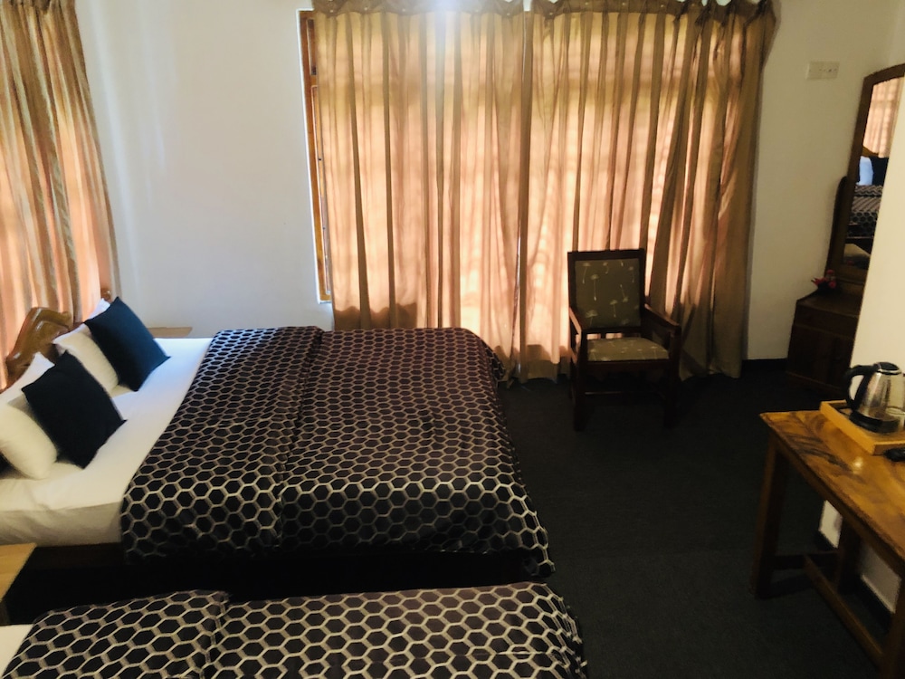 New Royal Mount Hotel 38/50