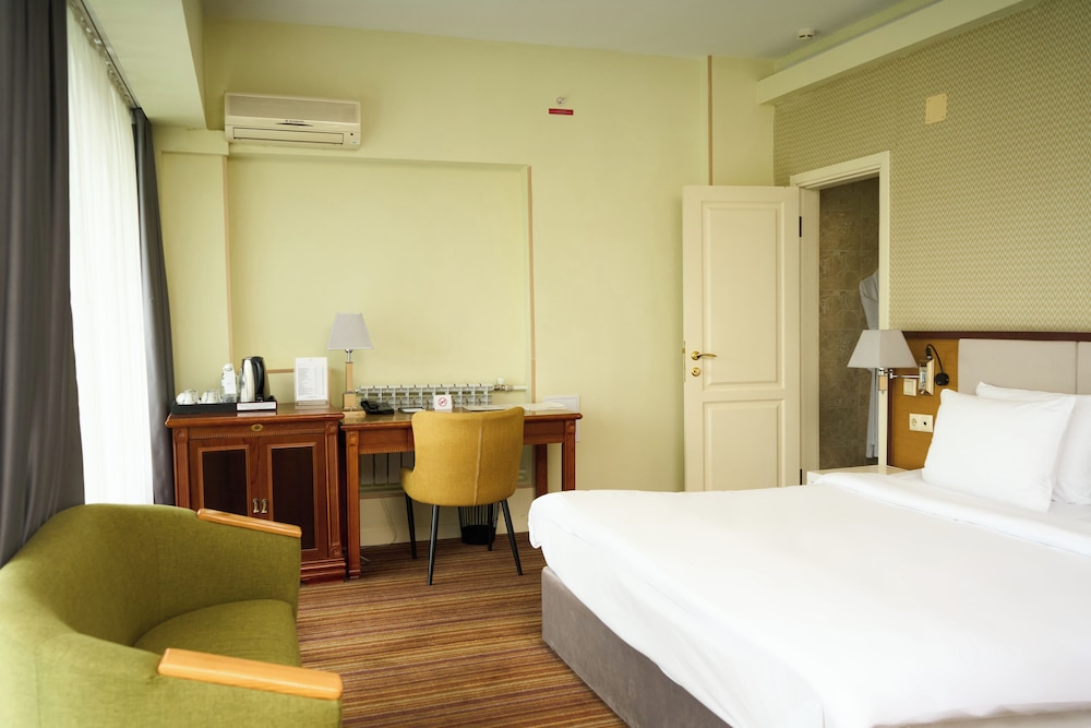 Almaty Hotel 20/50