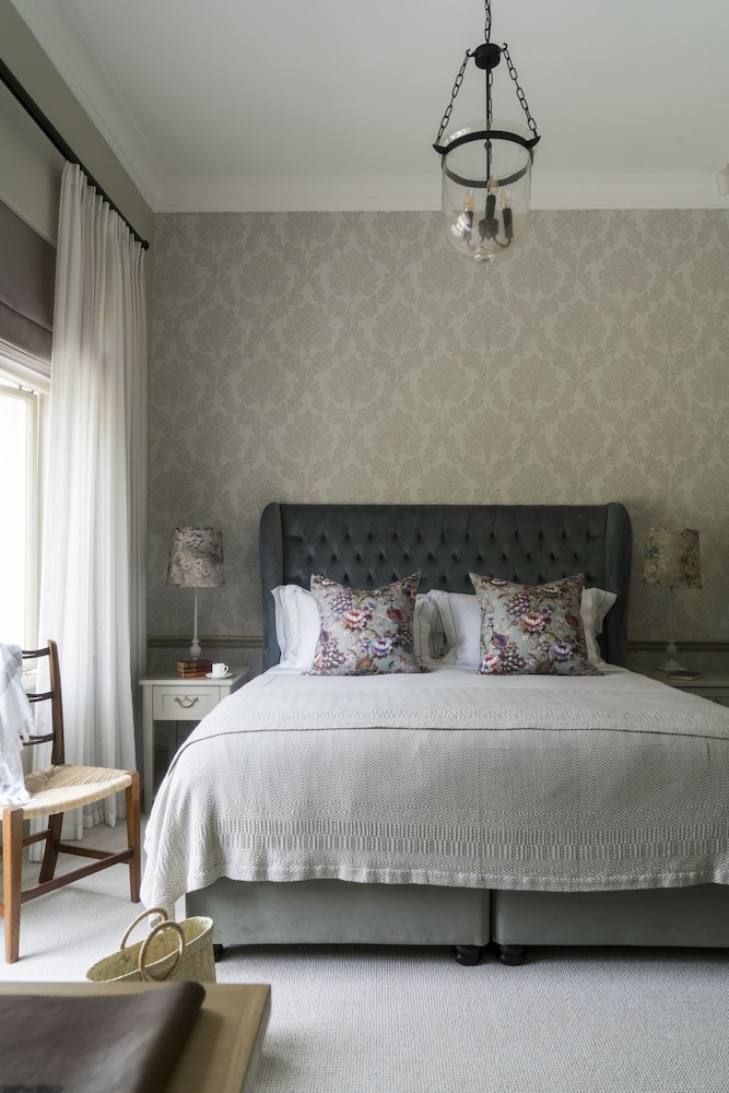 DELUXE, DOUBLE BED