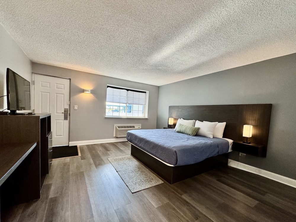 O Hare Inn & Suites 8/43
