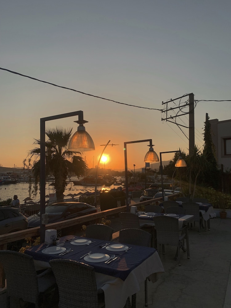 Akkan Beach Hotel 61/68