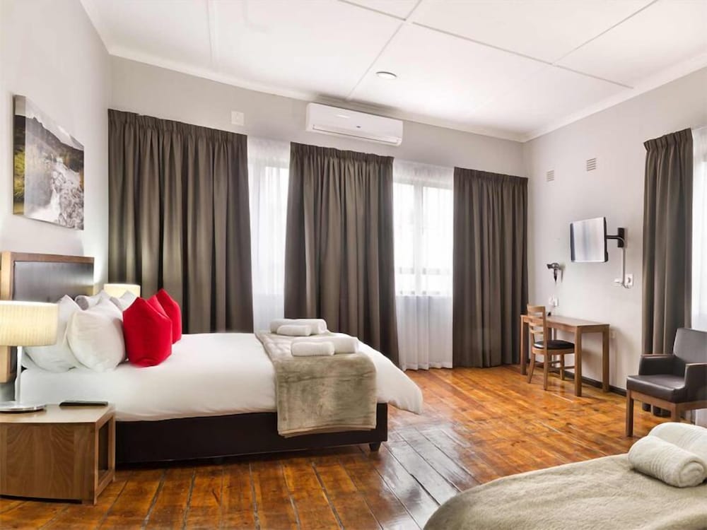 Clanwilliam Hotel by Country Hotels 4/28
