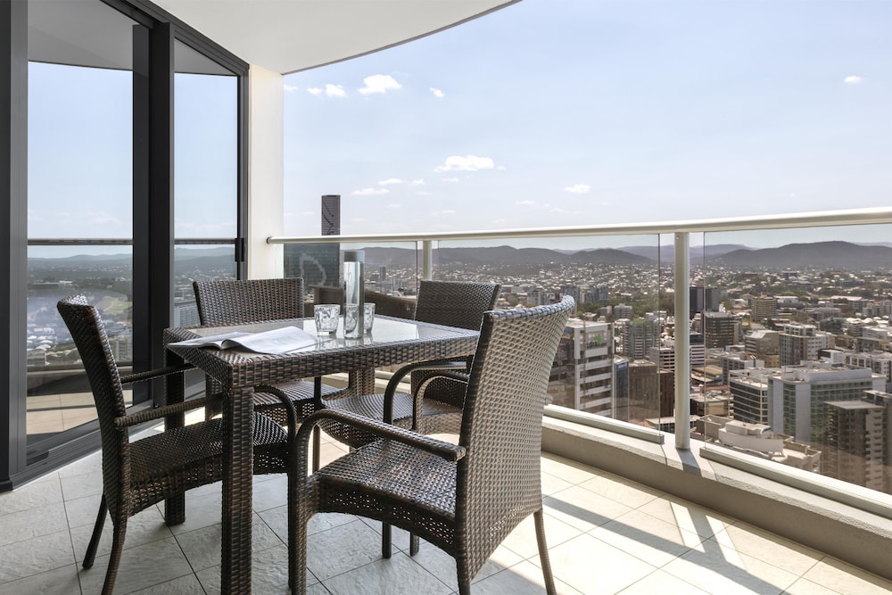 Oaks Brisbane Aurora Suites 58/74