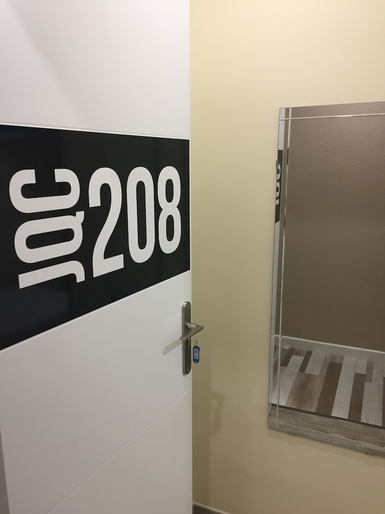 JQC Rooms 3/33