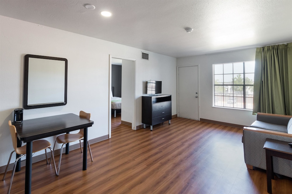 Studio6 Arlington, TX 44/57