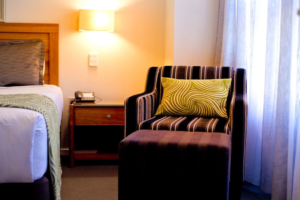 Quality Suites Alexander Inn 42/54