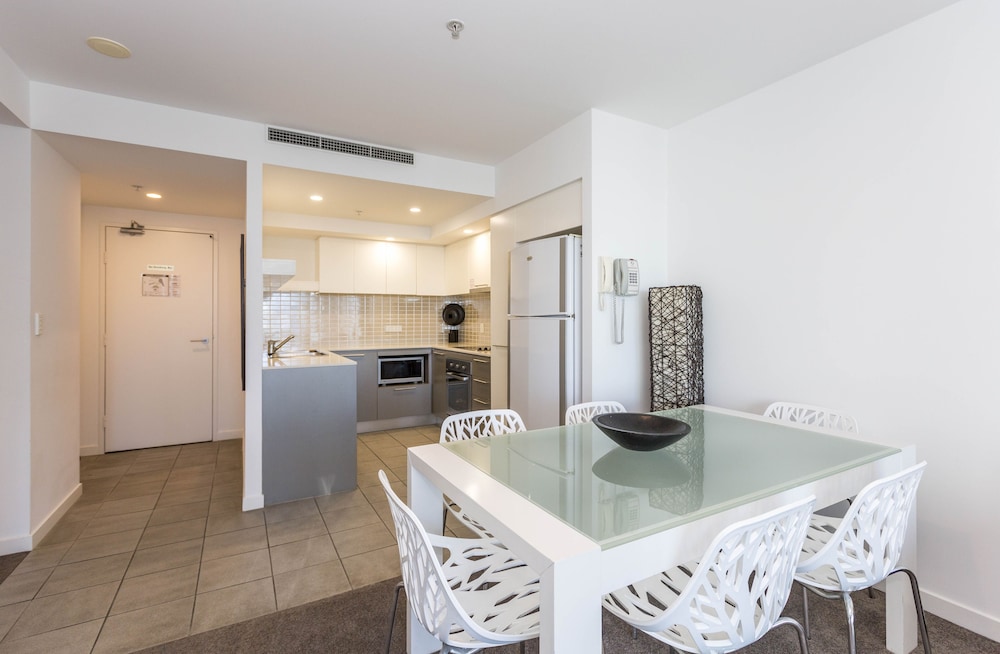 Artique Surfers Paradise 33/74