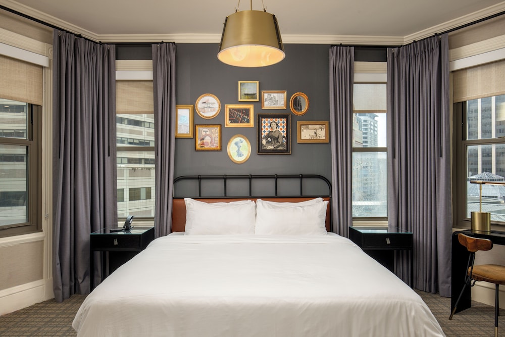 STUDIO, KING BED