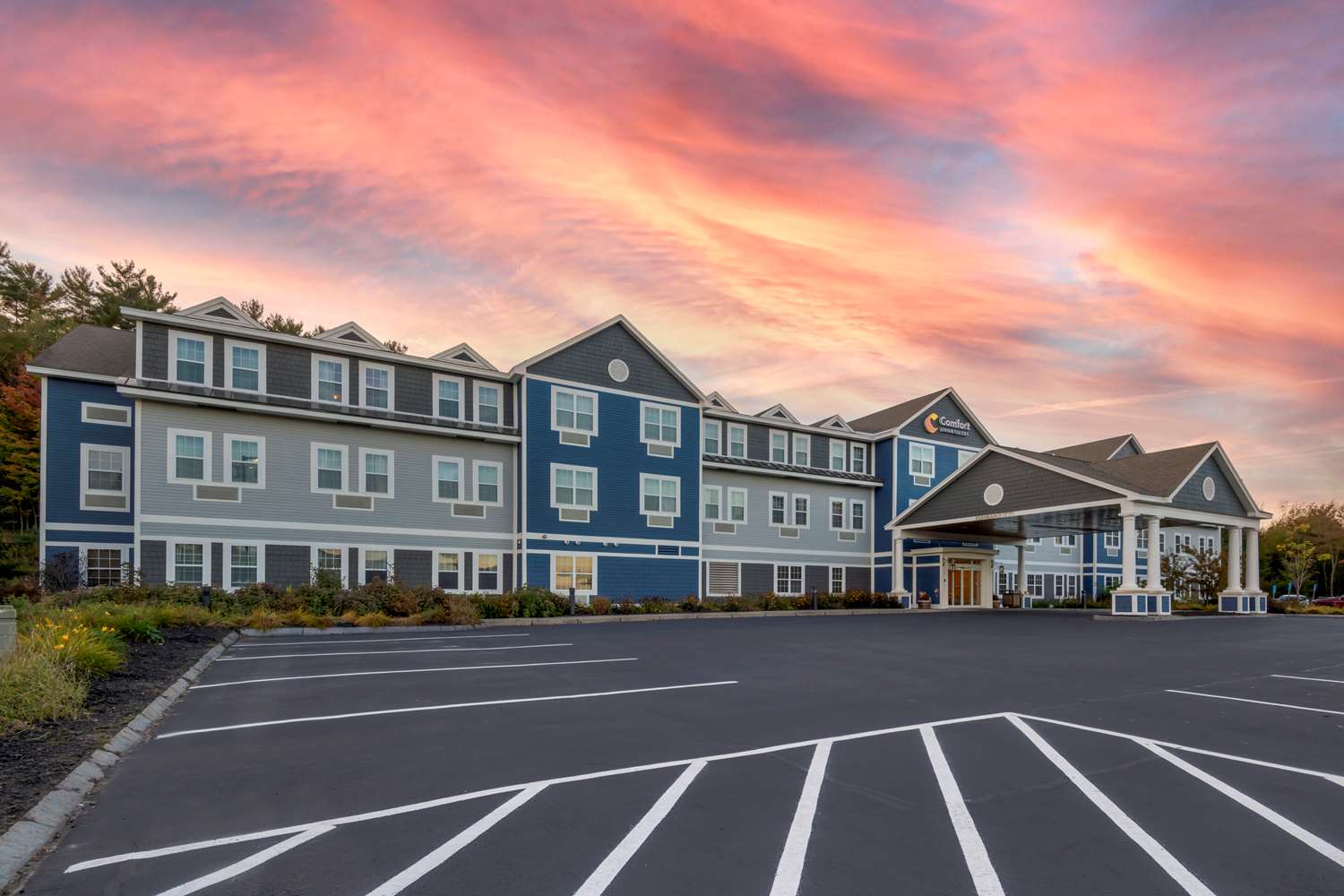 Comfort Inn & Suites Wilton, ME 11/27