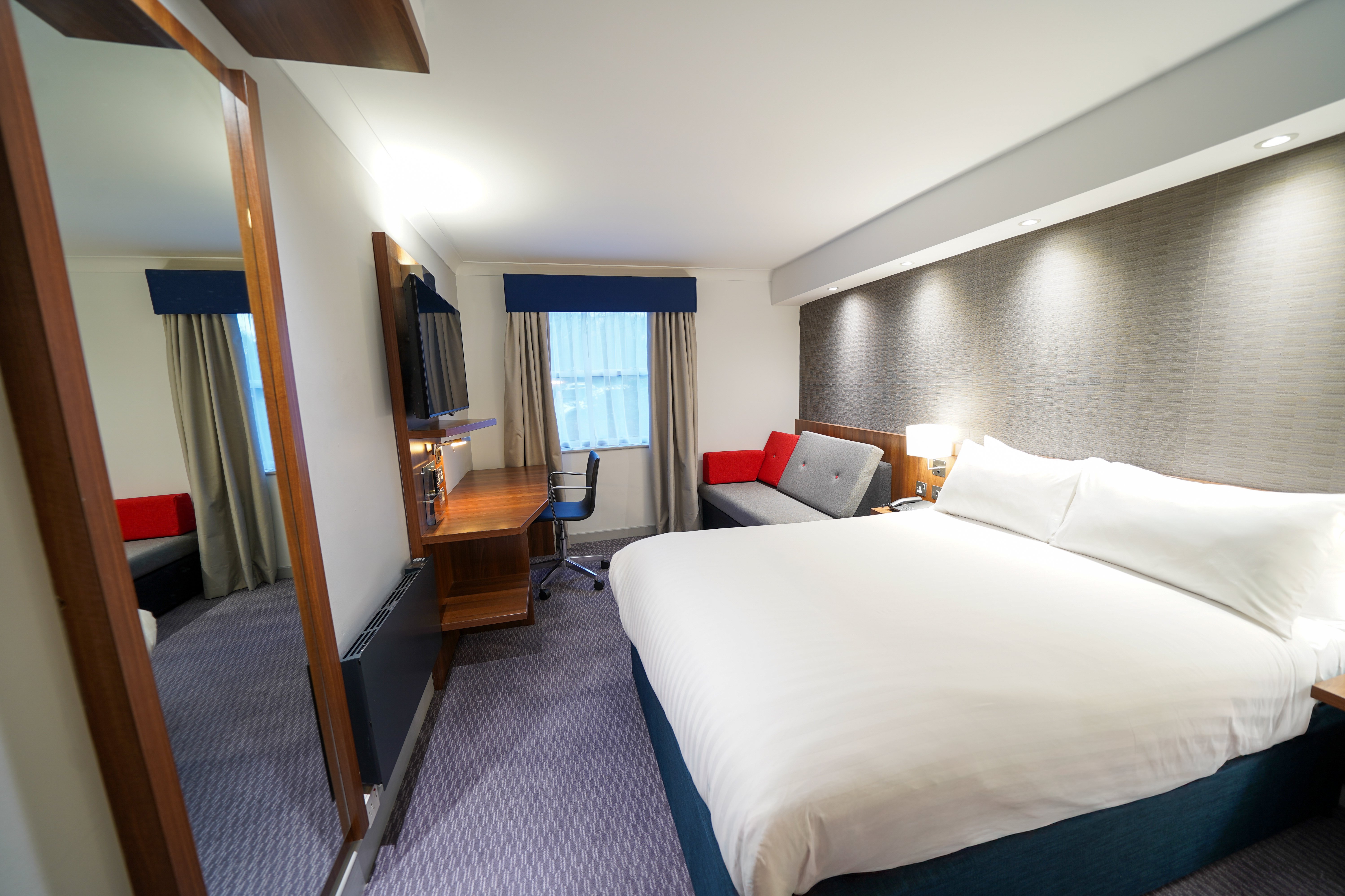 Holiday Inn Express Leeds East 9/32