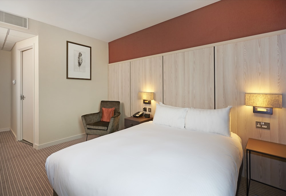 ROOM, QUEEN BED