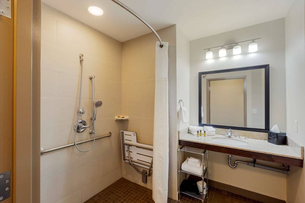 Best Western Plus Walkerton Hotel and Conference Centre 13/43