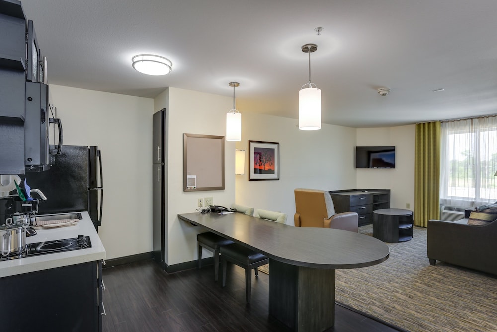 Candlewood Suites College Station At University 37/46
