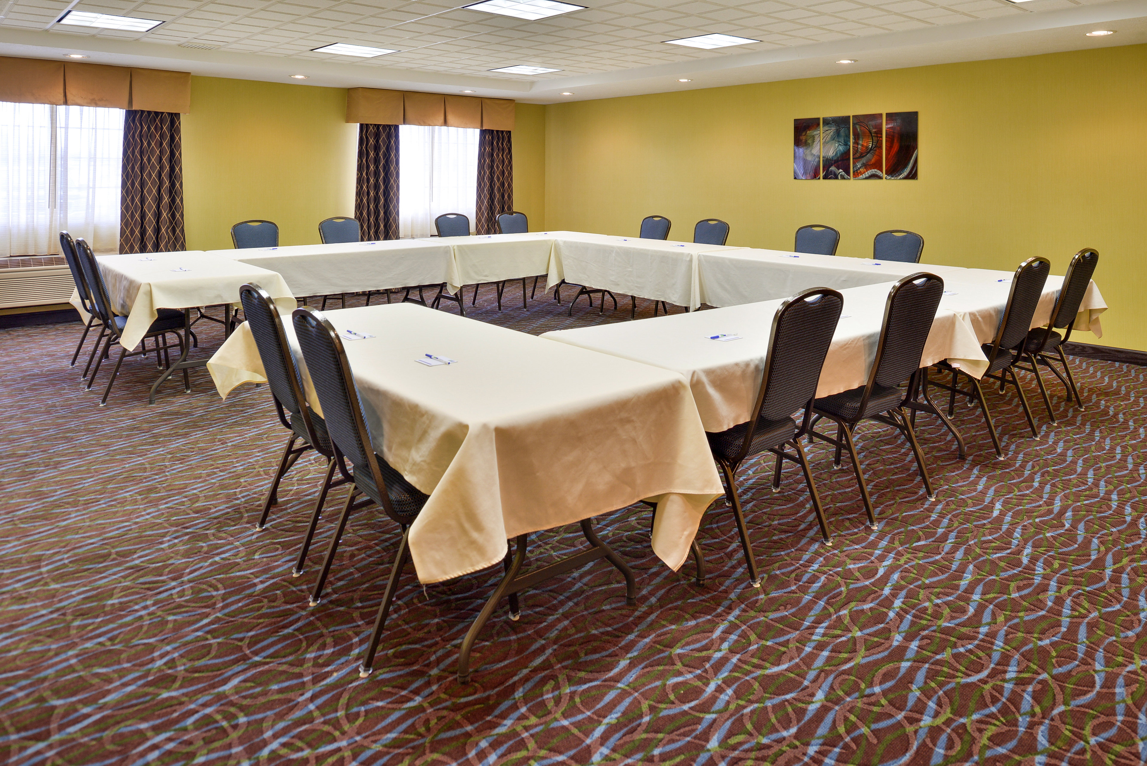 Holiday Inn Express Hotel Suites Charlotte 41/44