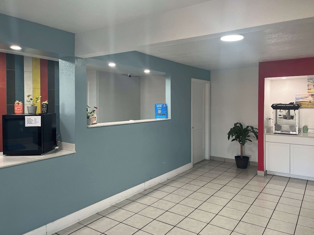 Lobby at Studio6 Borger, TX – Boom Town, BORGER - TX