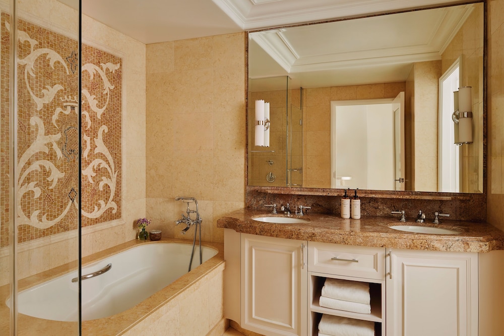 The Maybourne Beverly Hills 47/49