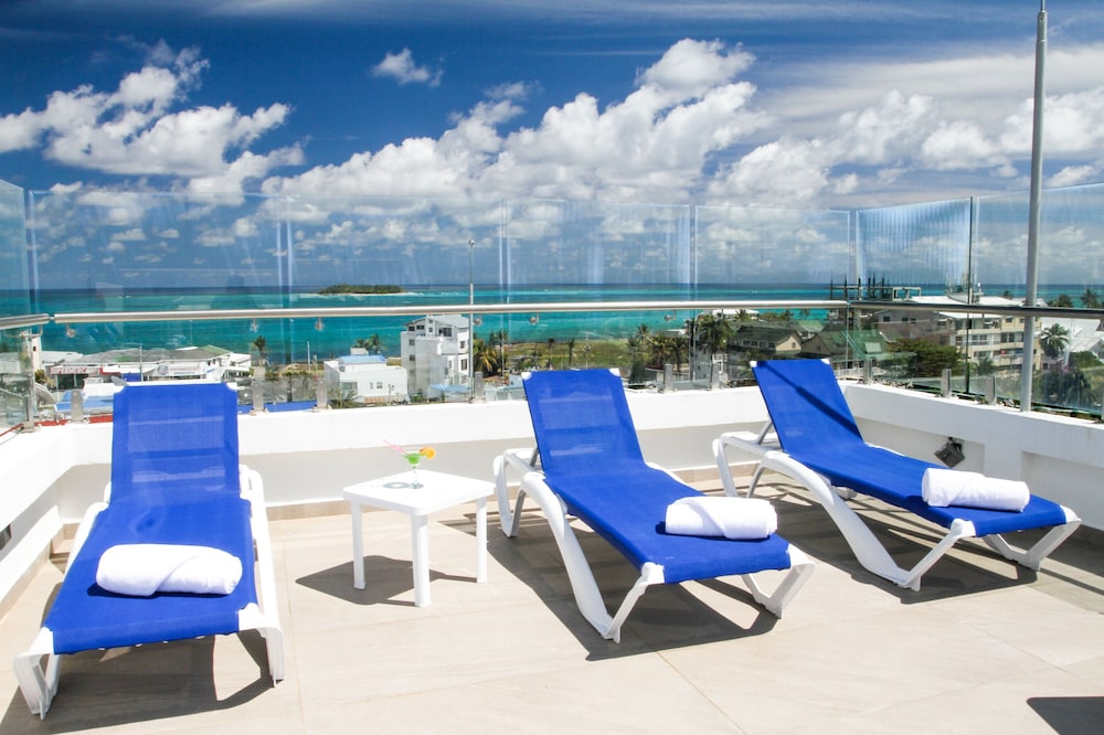 Azure Lofts And Pool 16/42
