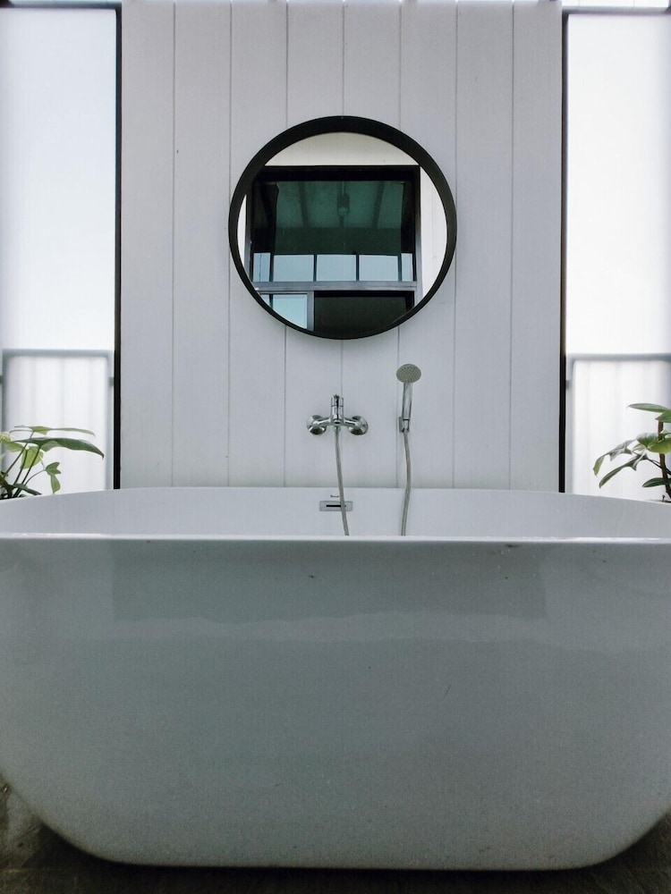 Blu Monkey Hub and Hotel Ranong 46/46