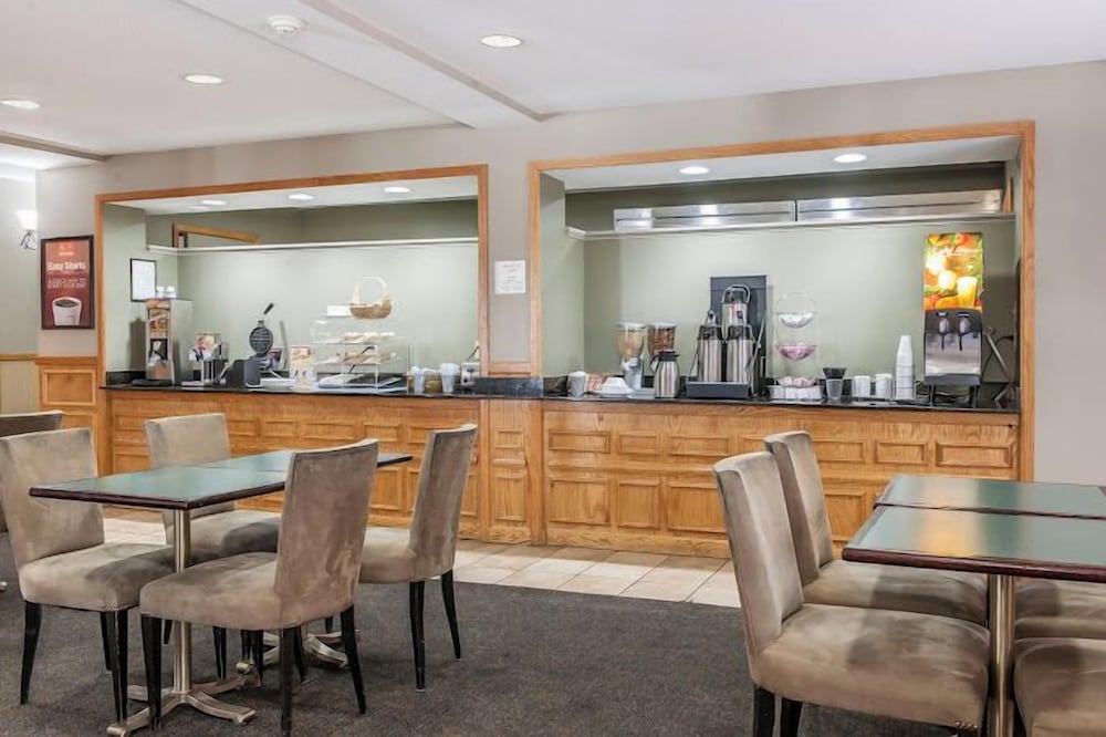 FairBridge Inn & Suites Fort Wayne 42/52