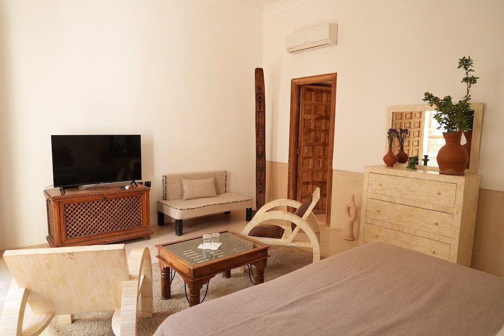Riad Tahili 29/50