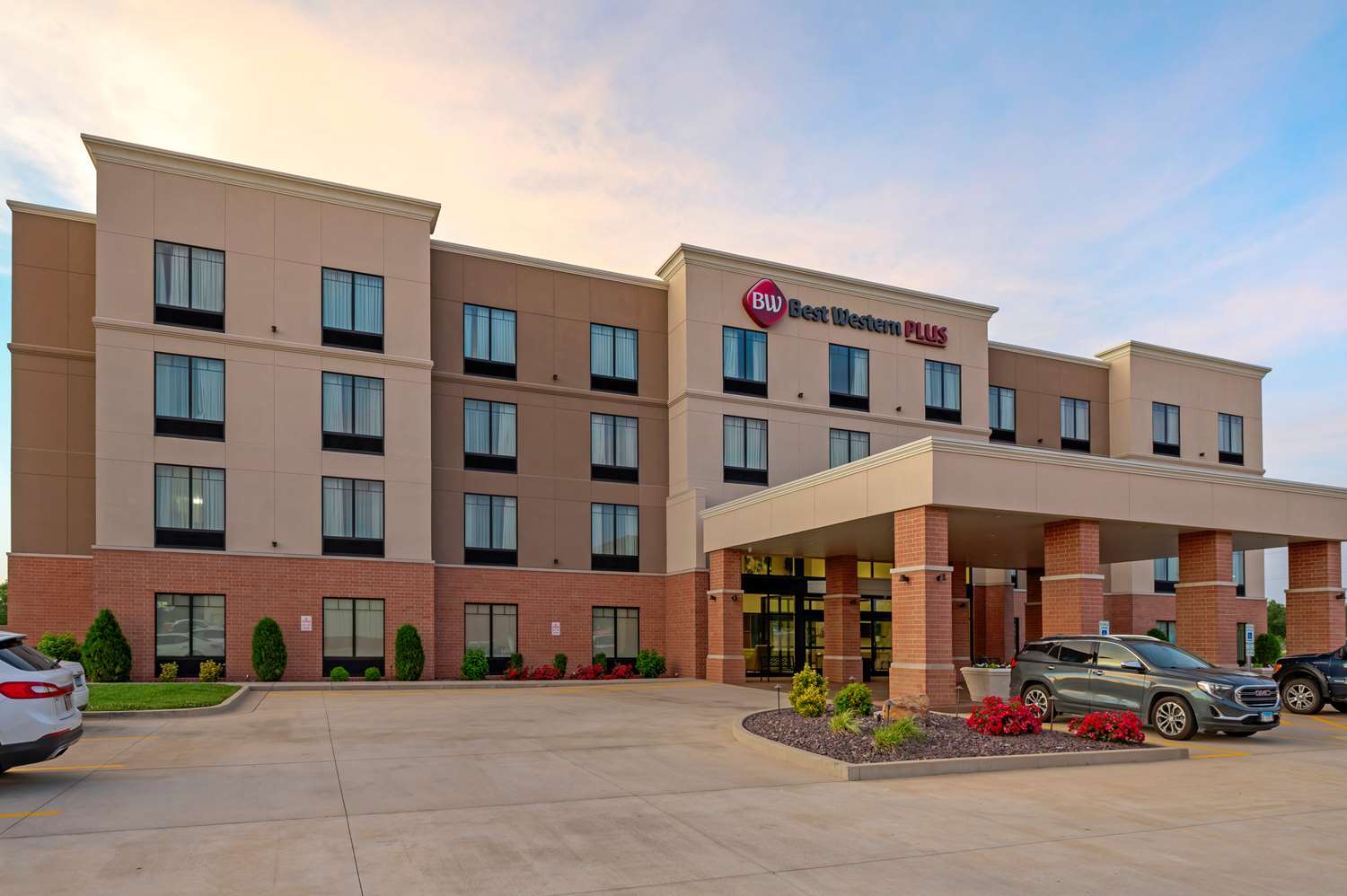 Best Western Plus Centralia Hotel & Suites 52/53