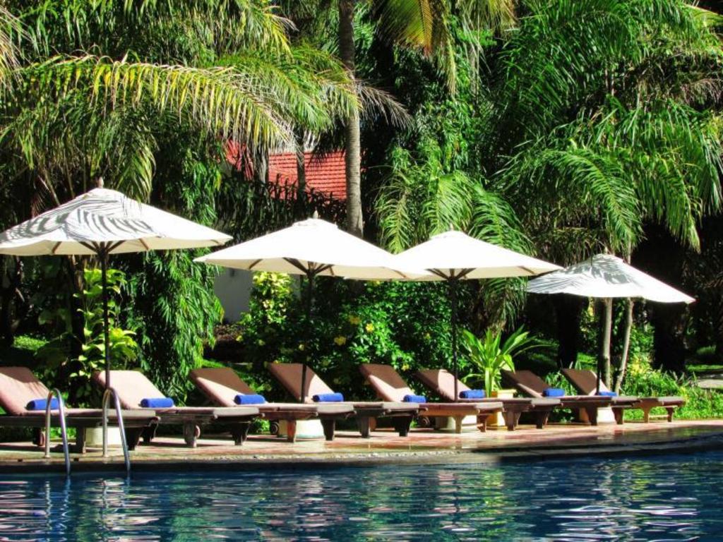 THE BEACH RESORT 30/44