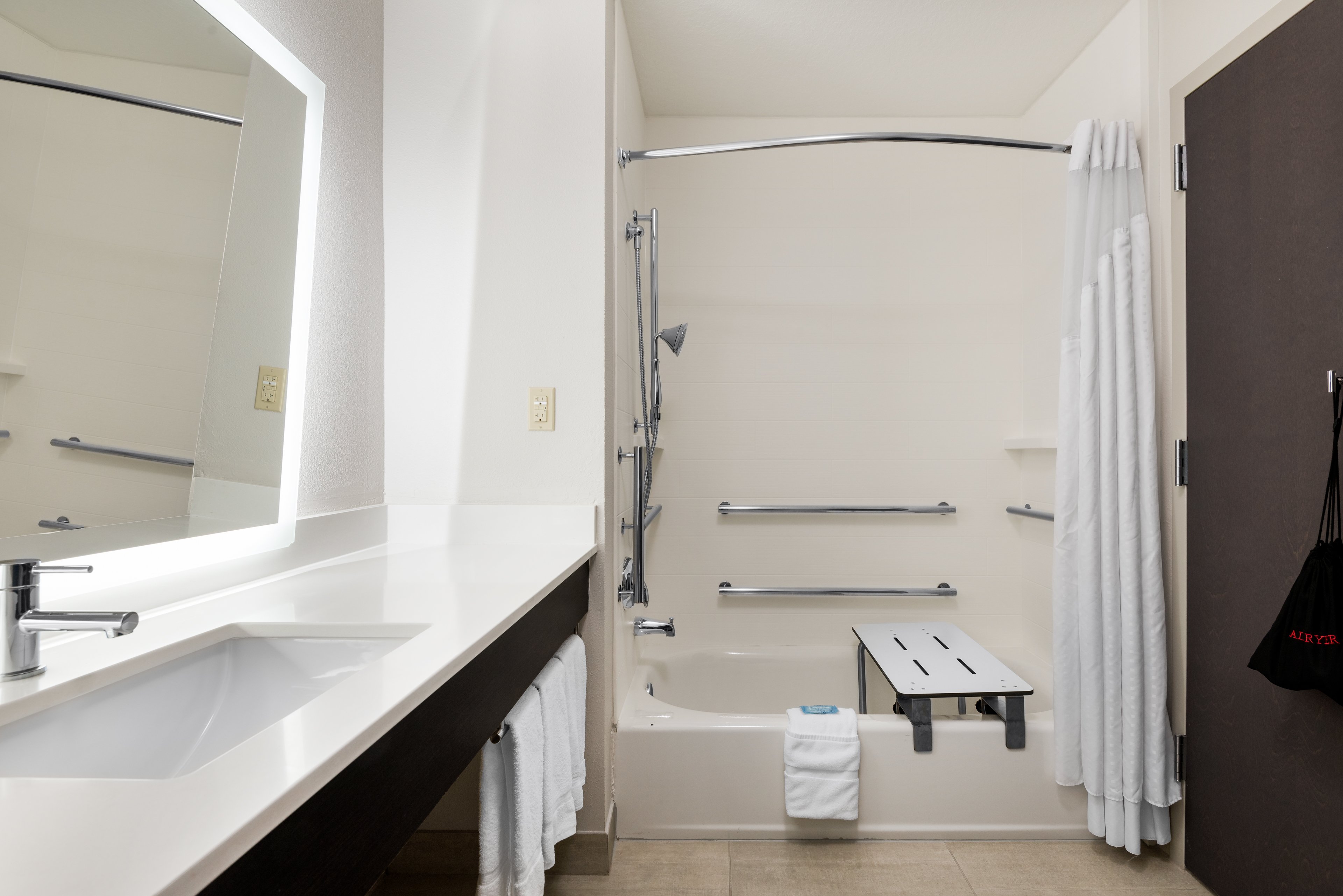 Holiday Inn Express And Suites Lakeland South 50/50