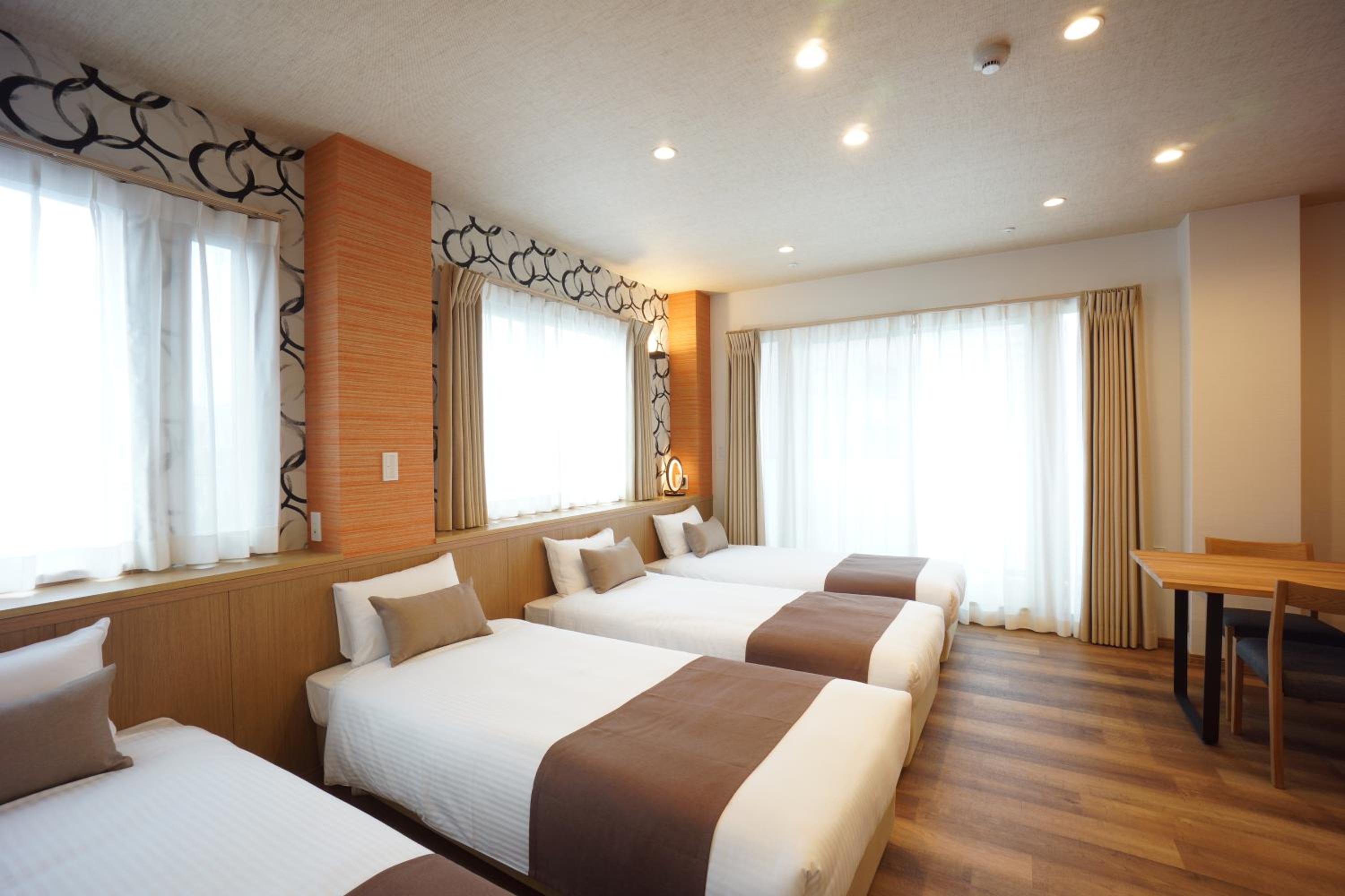 Room, Quadruple