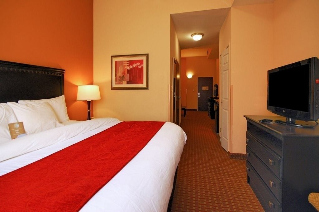 SUITE, KING BED