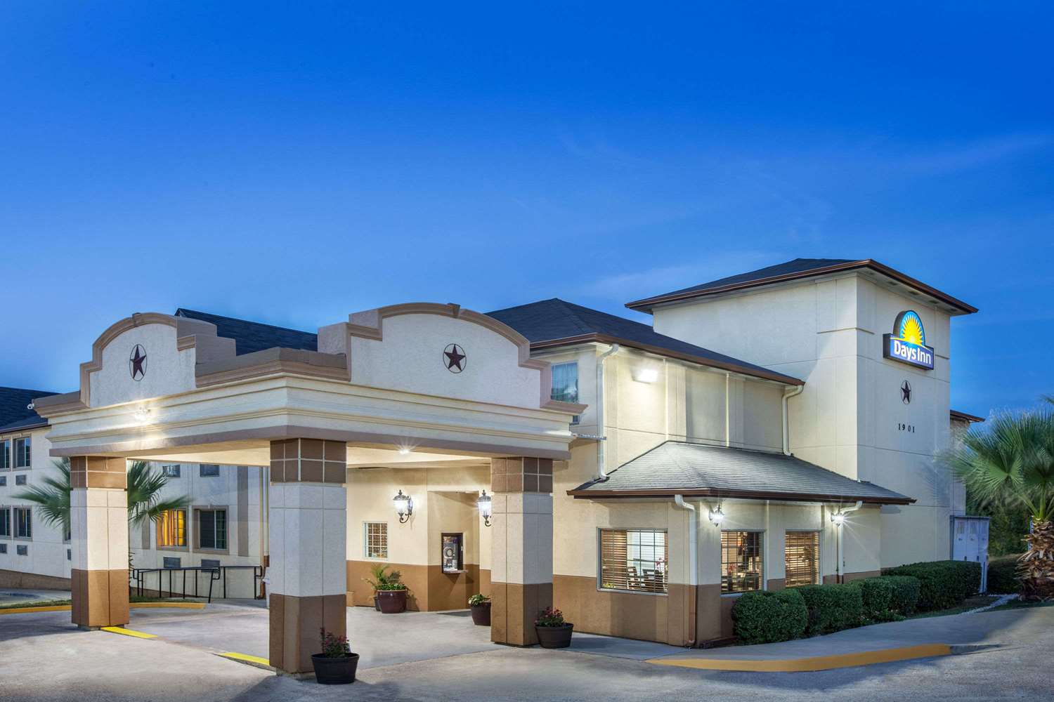 Days Inn By Wyndham Arlington 1/17