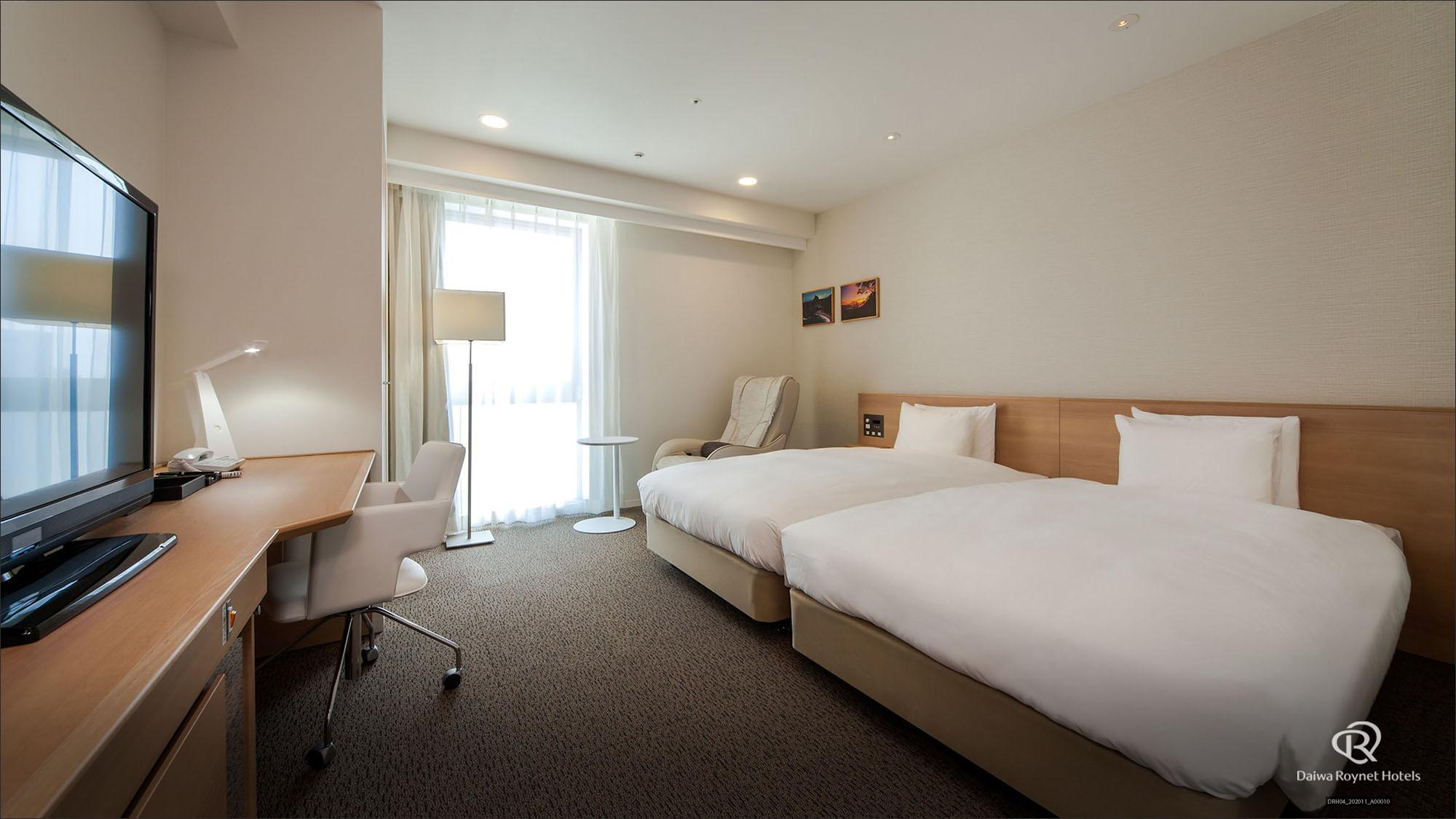 Hollywood, Twin Beds, Smoking