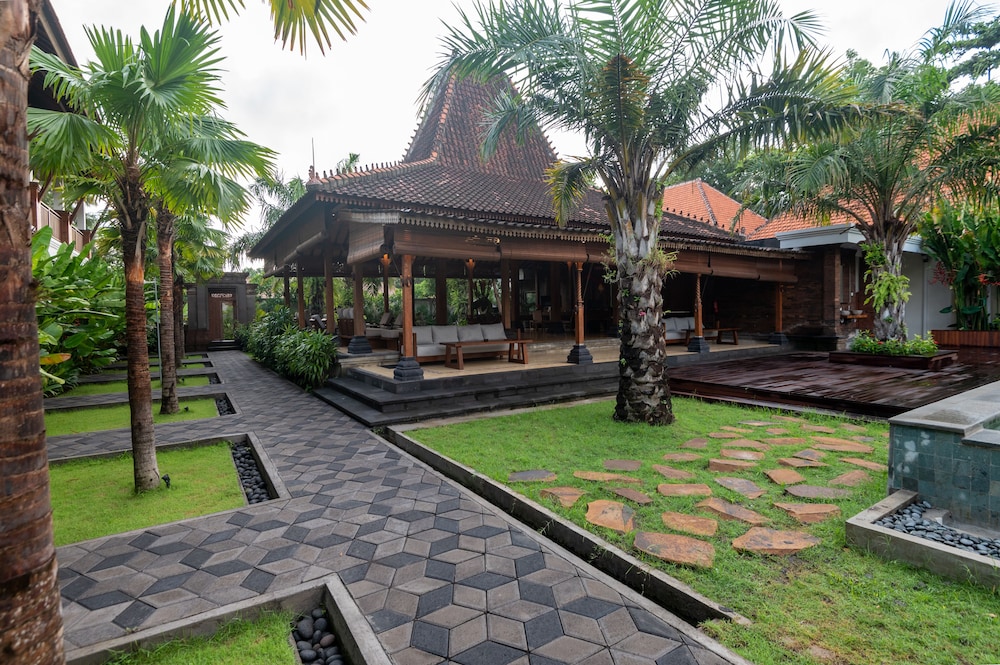 Griya Shanti Suites 30/37