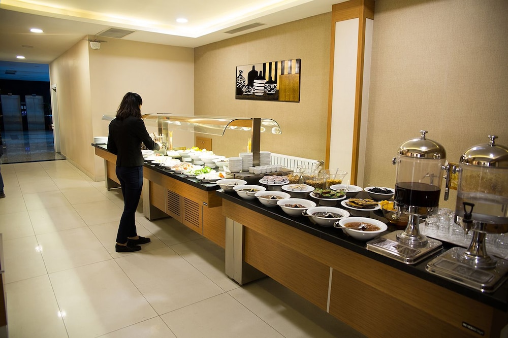 WHITE STAR HOTEL 48/49